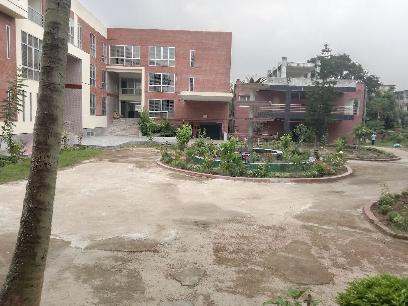 Hi Tech Polytechnic Institute - Slide